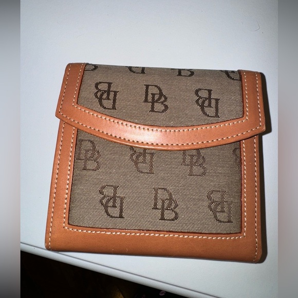 Dooney & Bourke Brown/Tan Signature Wallet Great Condition Credit Cards, Coin - Picture 1 of 6